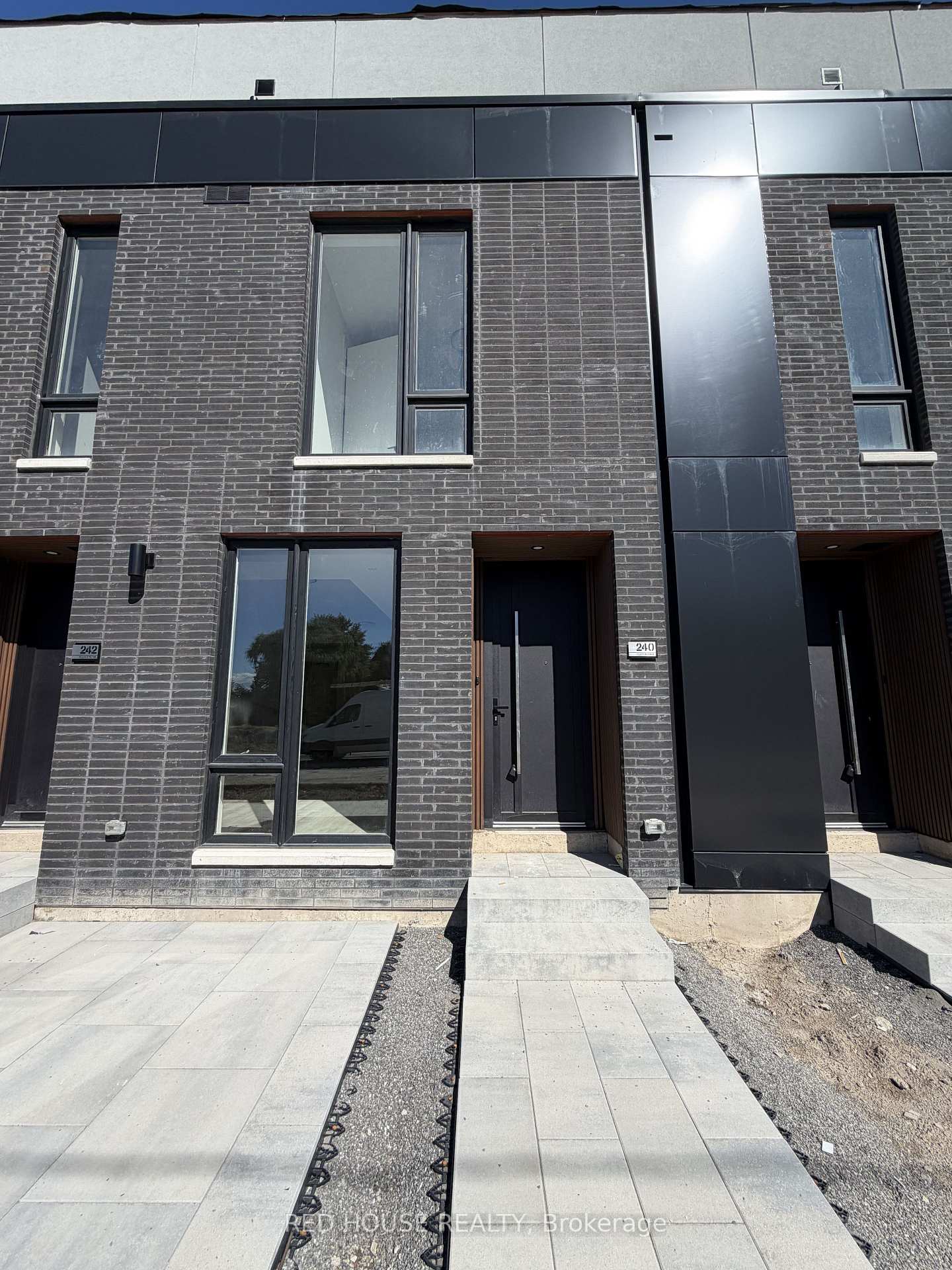 240 Ellis Avenue, St. Catharines, ON L2P 0H2