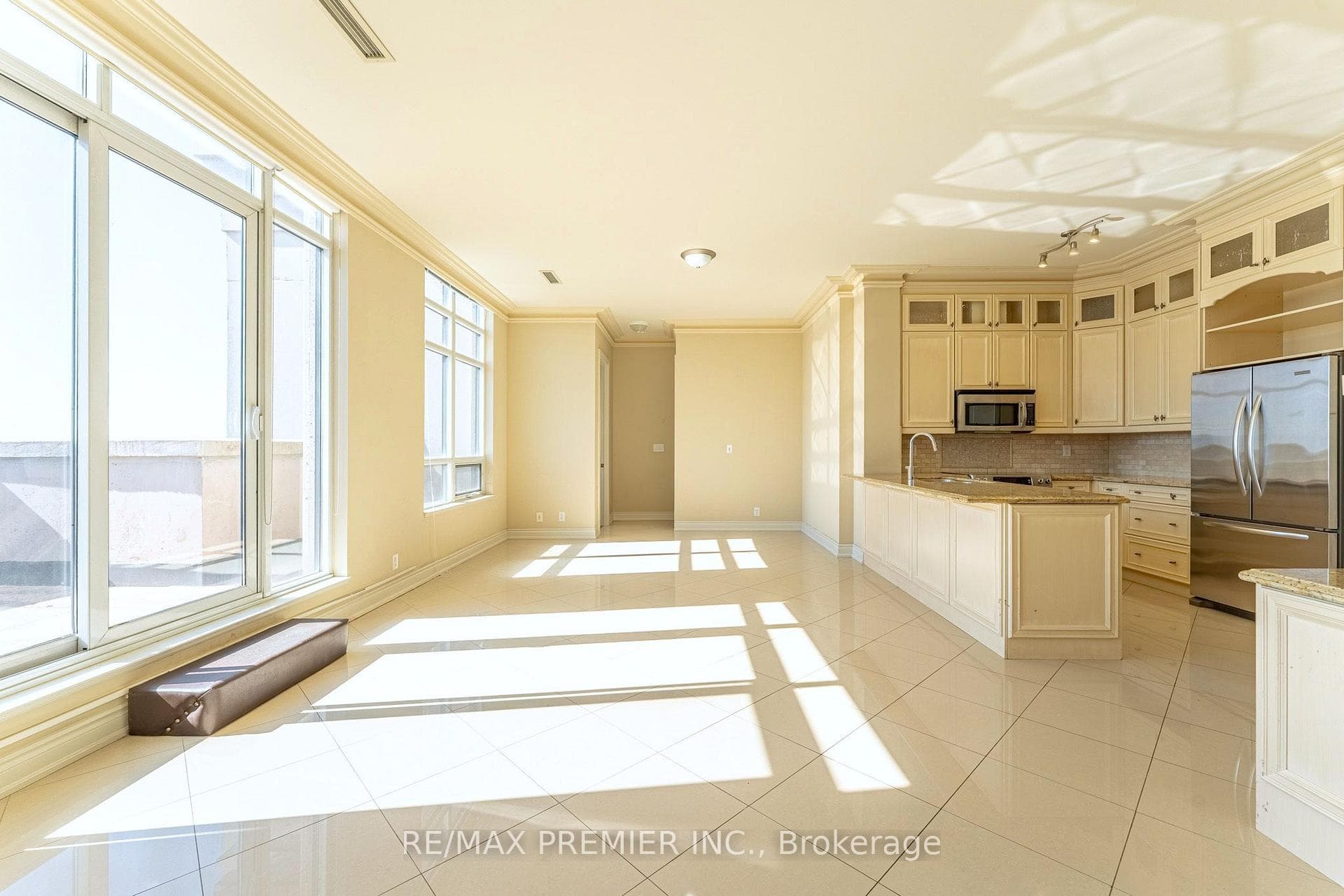 9235 Jane Street PH04, Vaughan, ON L6A 0J8