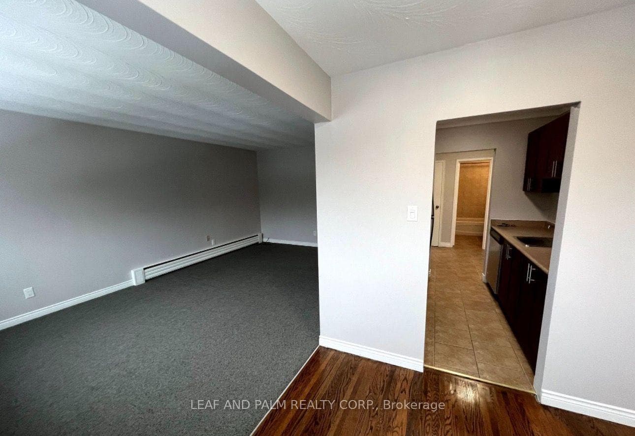 370 Penn Avenue, Newmarket, ON L3Y 2S9