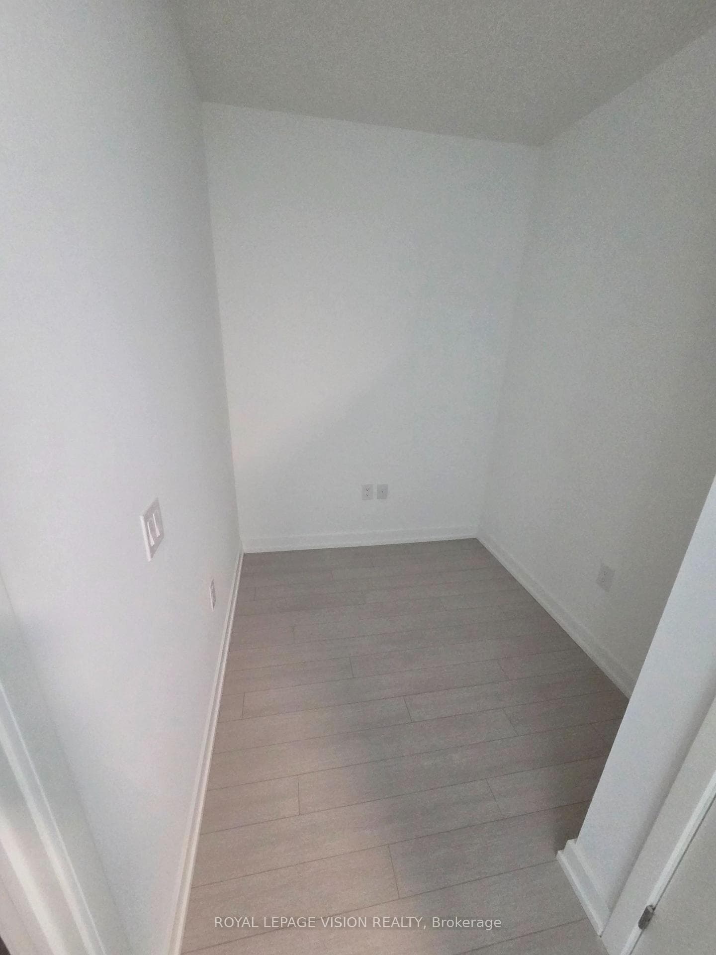 4010 Eglinton Avenue W 1017, Toronto, ON M9A 0G5