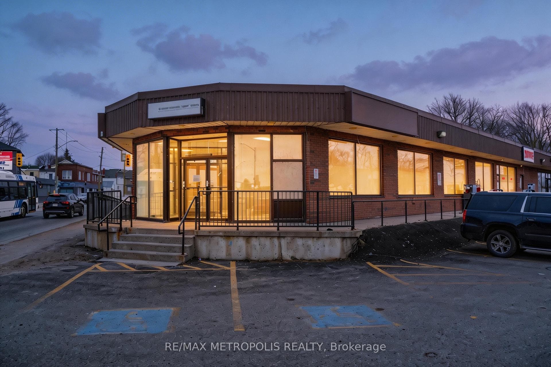 21 Essa Road 1, Barrie, ON L4N 3K4
