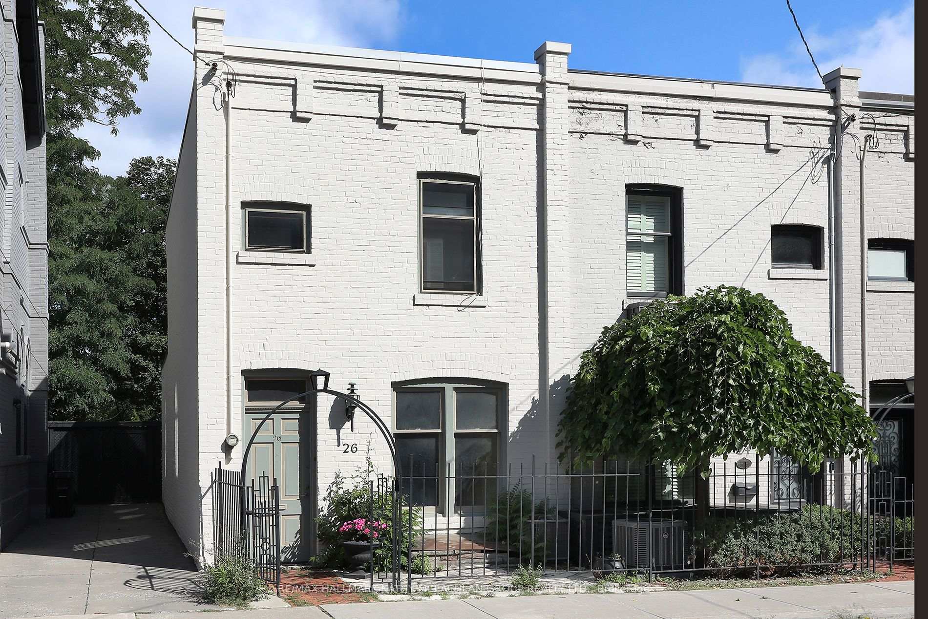 26 Belmont Street, Toronto, ON M5R 1P8