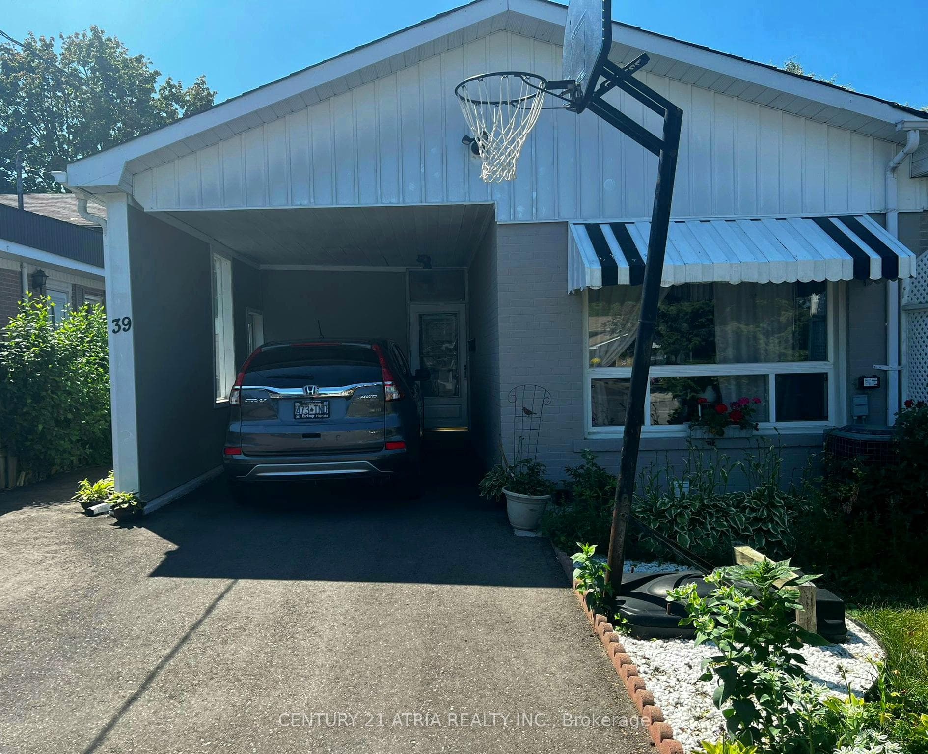 39 Frankton Crescent Lower, Toronto, ON M3J 1C2