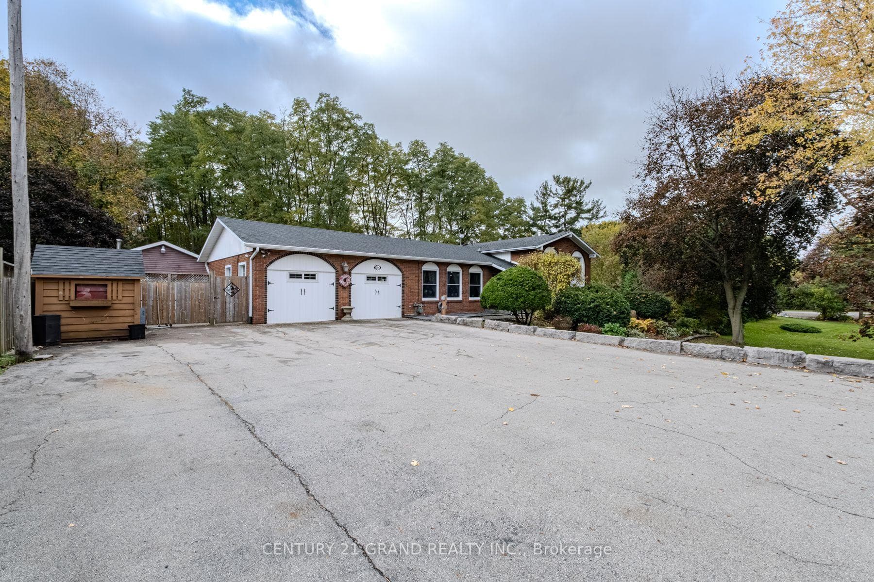 2104 Governors Road, Hamilton, ON L0R 1J0