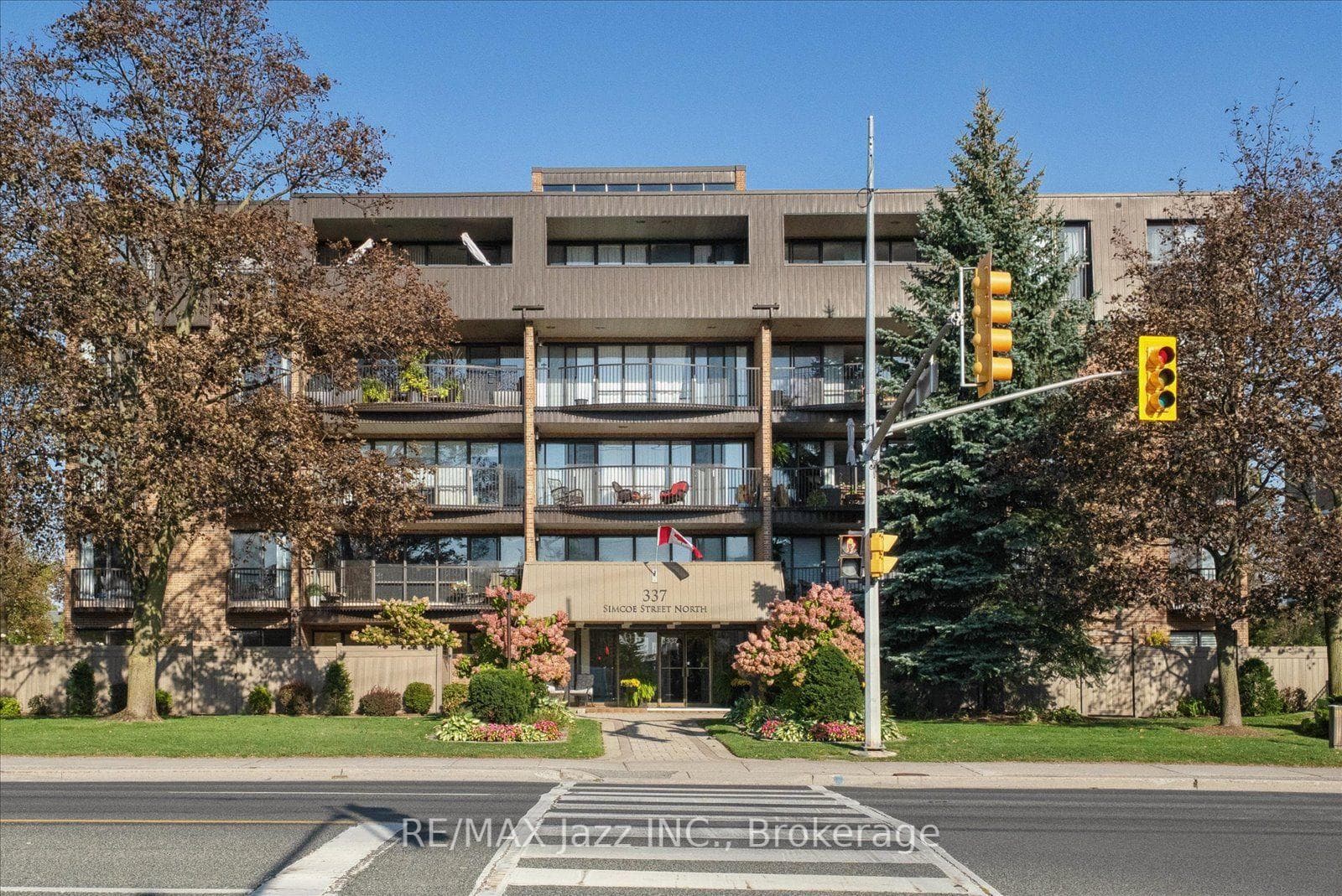 337 Simcoe Street N 405, Oshawa, ON L1G 4T2