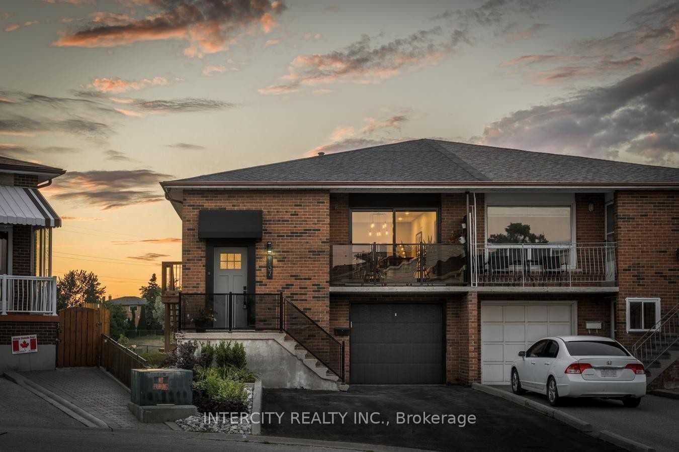 137 Albany Drive Lower, Vaughan, ON L4L 2X6
