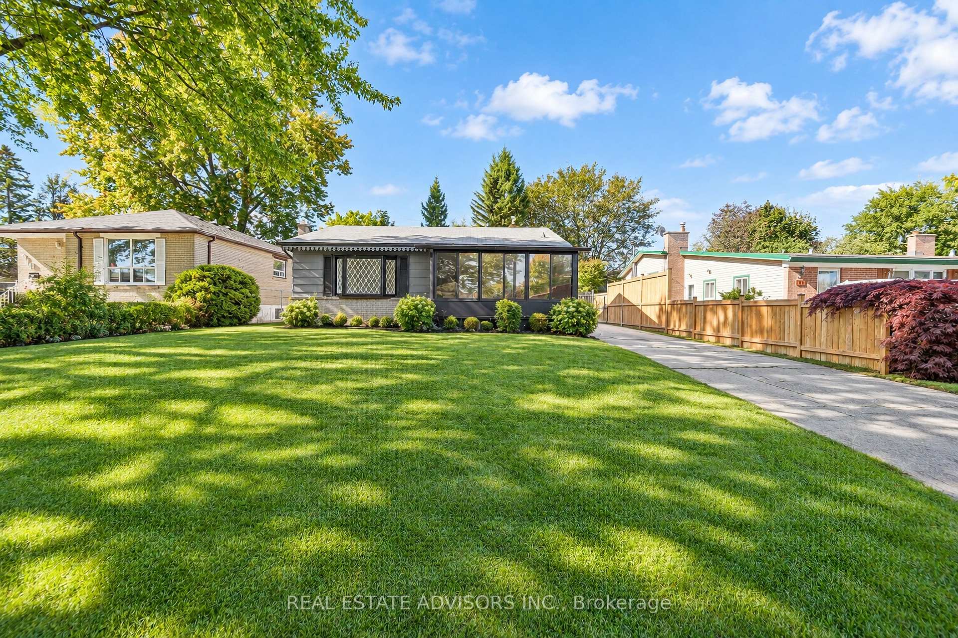712 Annland Street, Pickering, ON L1W 1B4