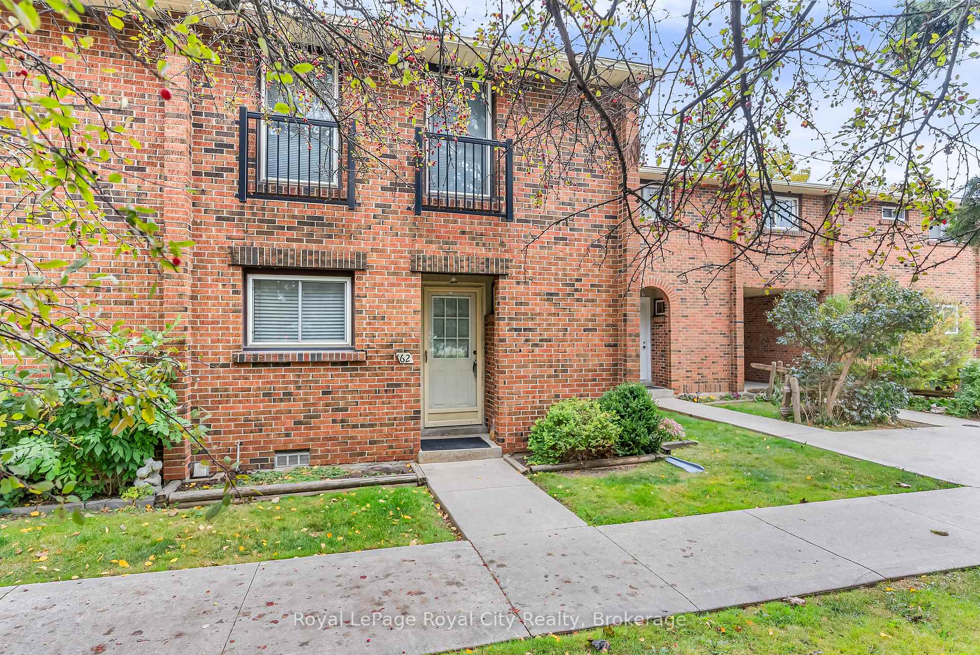 201 Silvercreek Parkway N 62, Guelph, ON N1H 3T4