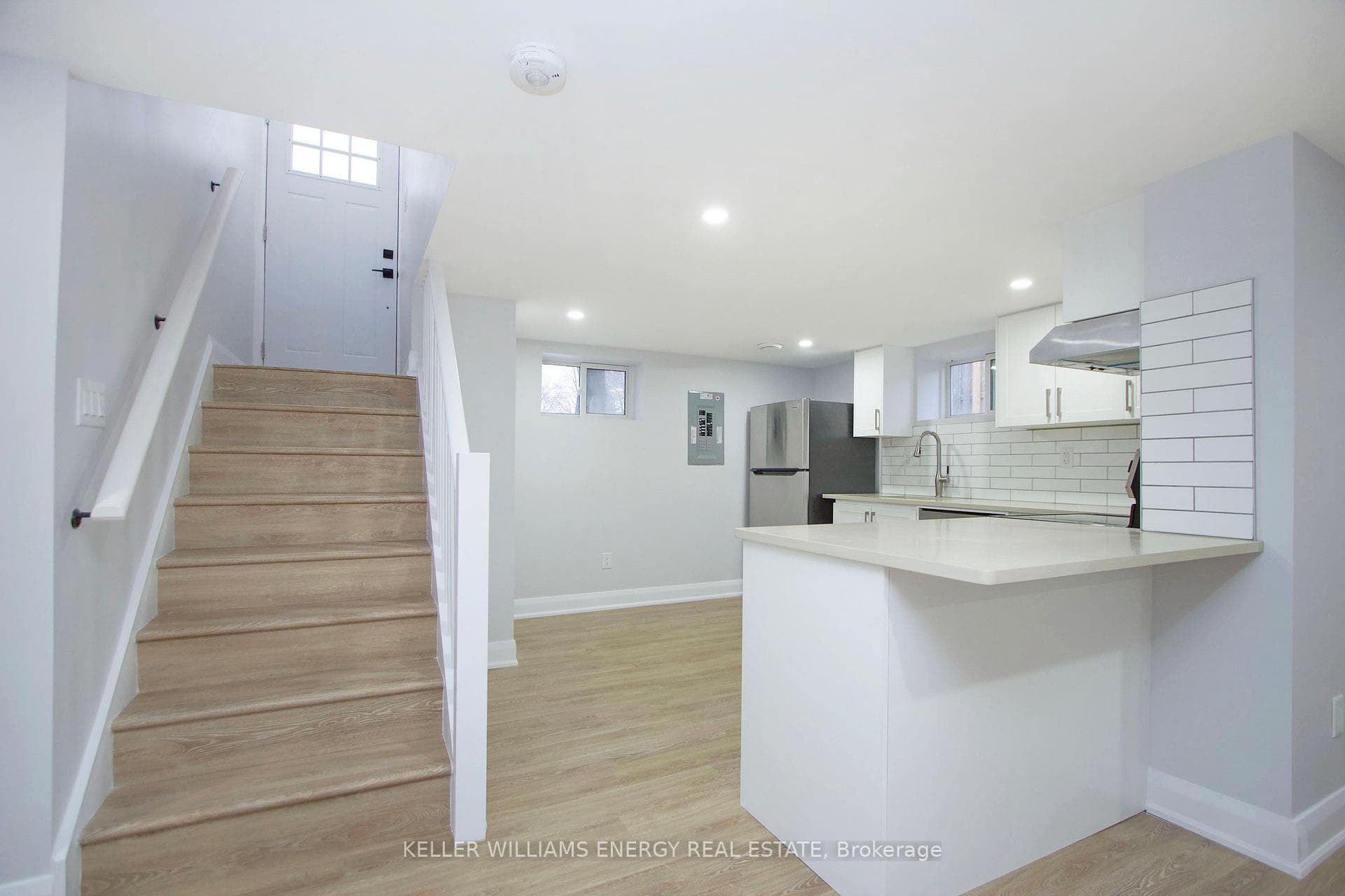 574 Olive Avenue Lower, Oshawa, ON L1H 2R3