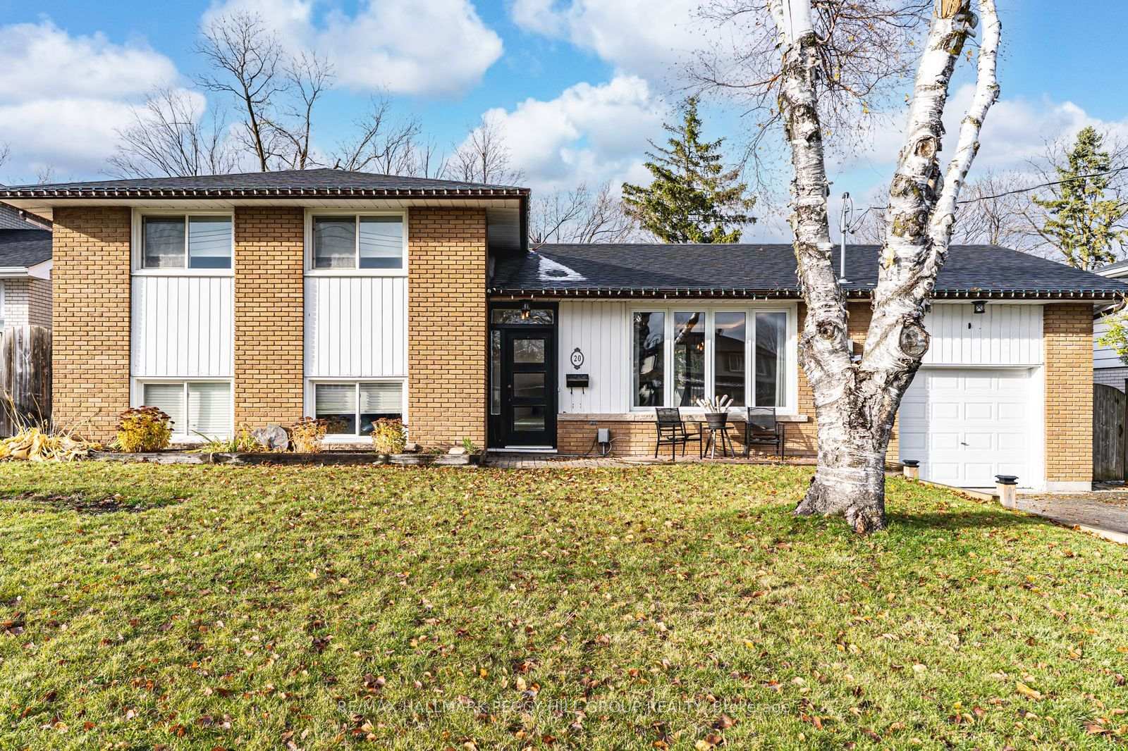 20 Ottaway Avenue Upper, Barrie, ON L4M 2W7