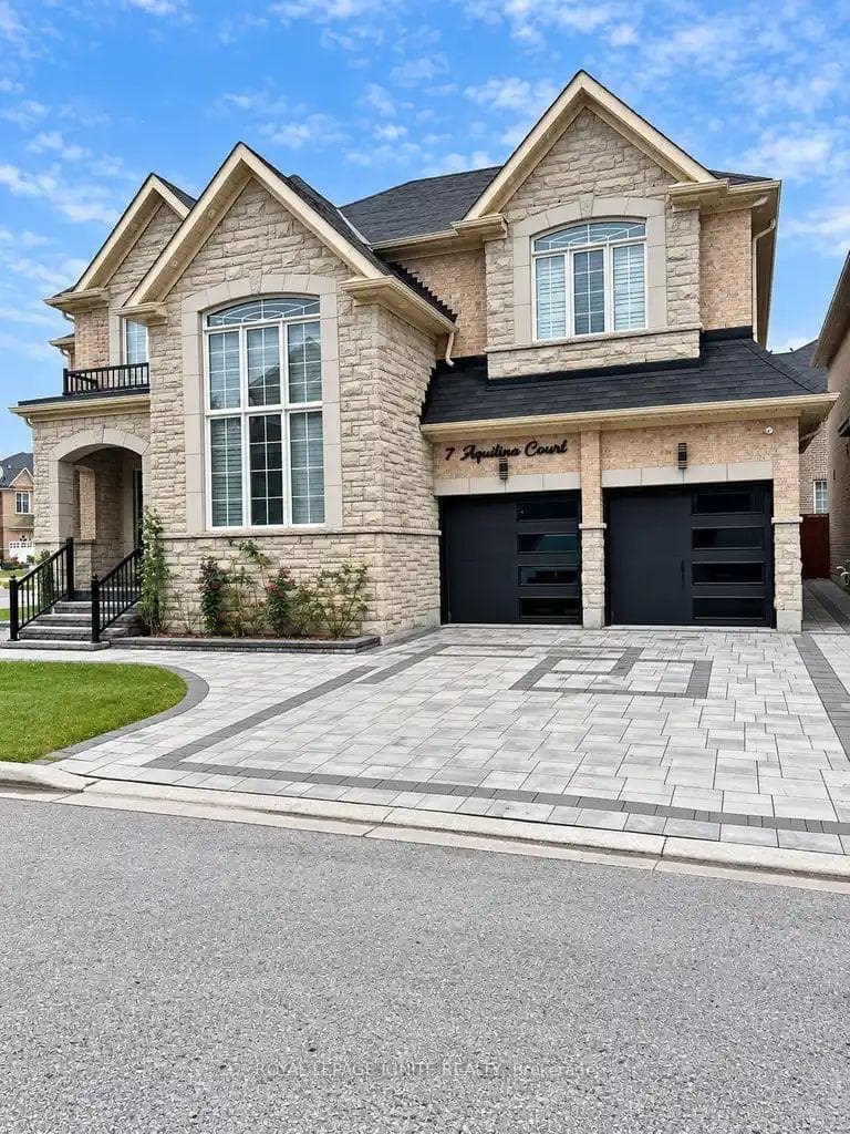 7 Aquilina Court, Ajax, ON L1Z 0E5