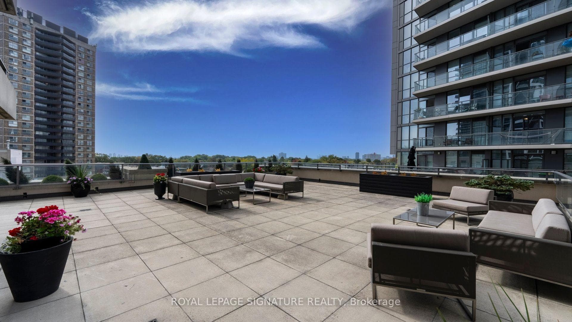 500 St Clair Avenue W 402, Toronto, ON M6C 1A8