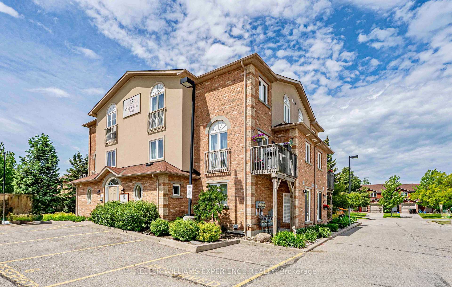 15 Cheltenham Road 8, Barrie, ON L4M 0E7