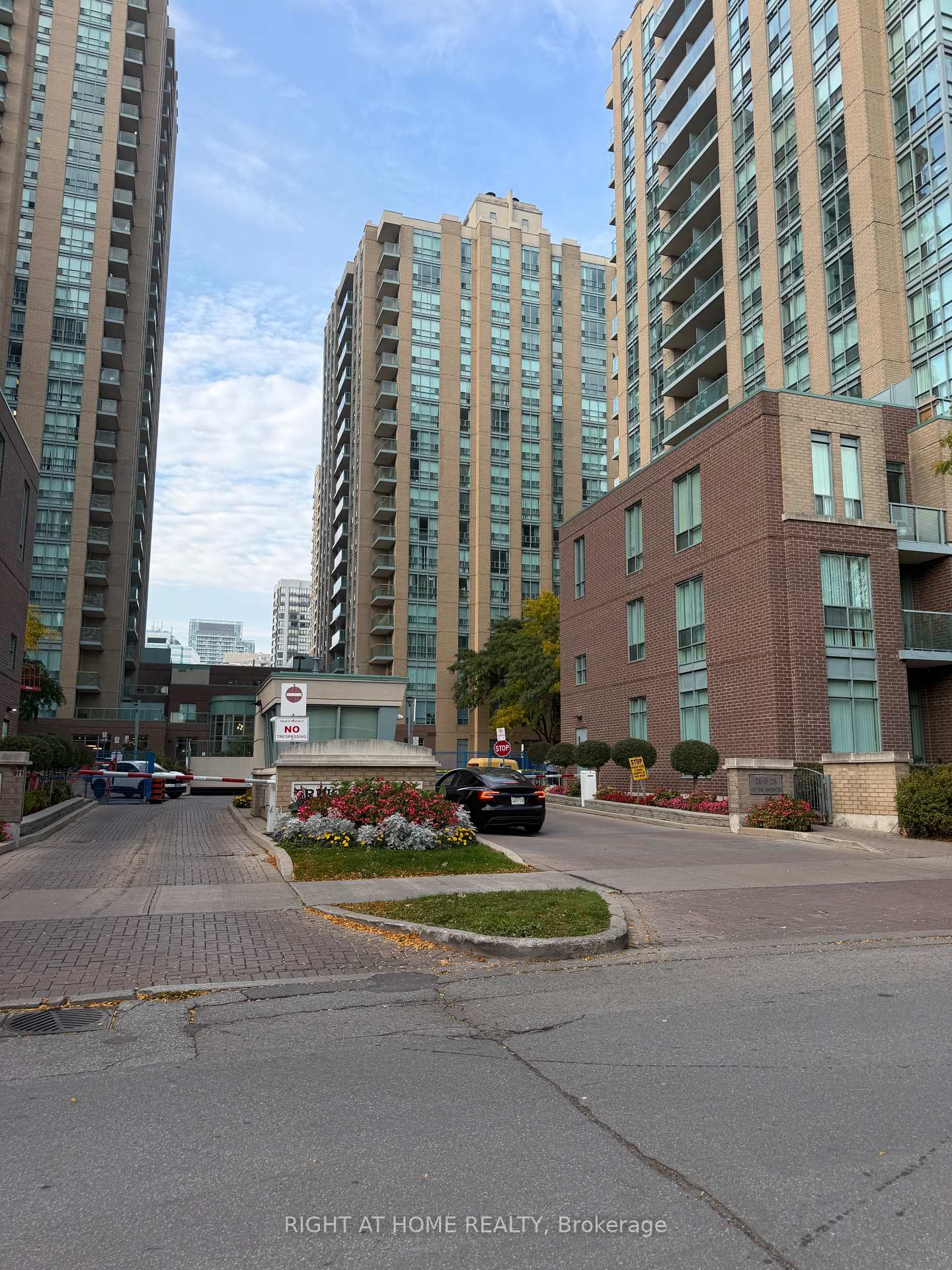 26 Olive Avenue 908, Toronto, ON M2N 7G7
