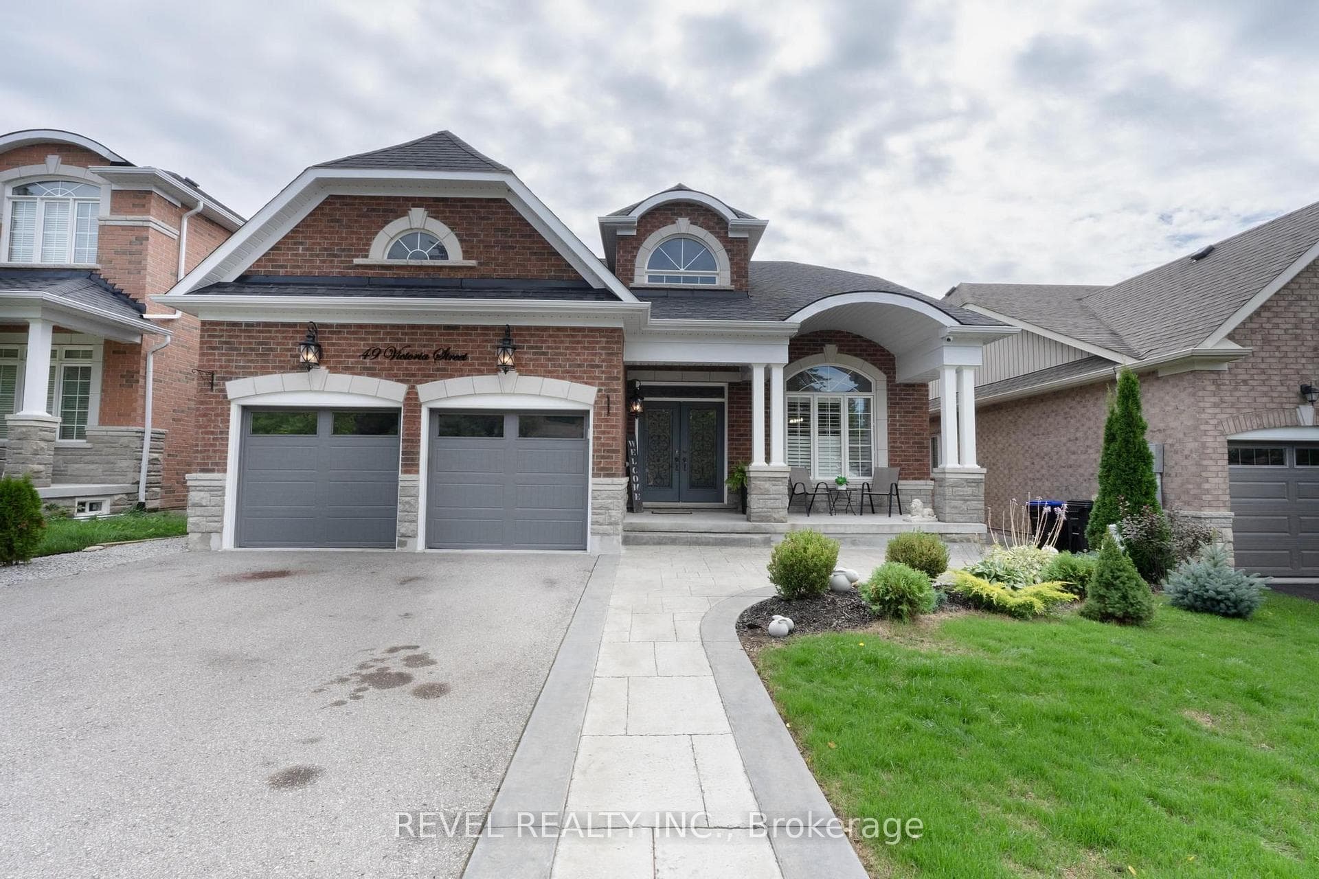 49 Victoria Street E, Innisfil, ON L0L 1L0
