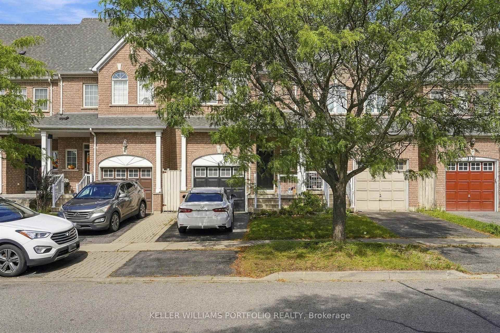 8 Gateway Court, Whitby, ON L1R 3M9