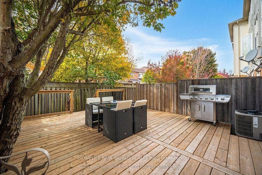 15 Grove End Way, Brampton, ON L6R 4A2
