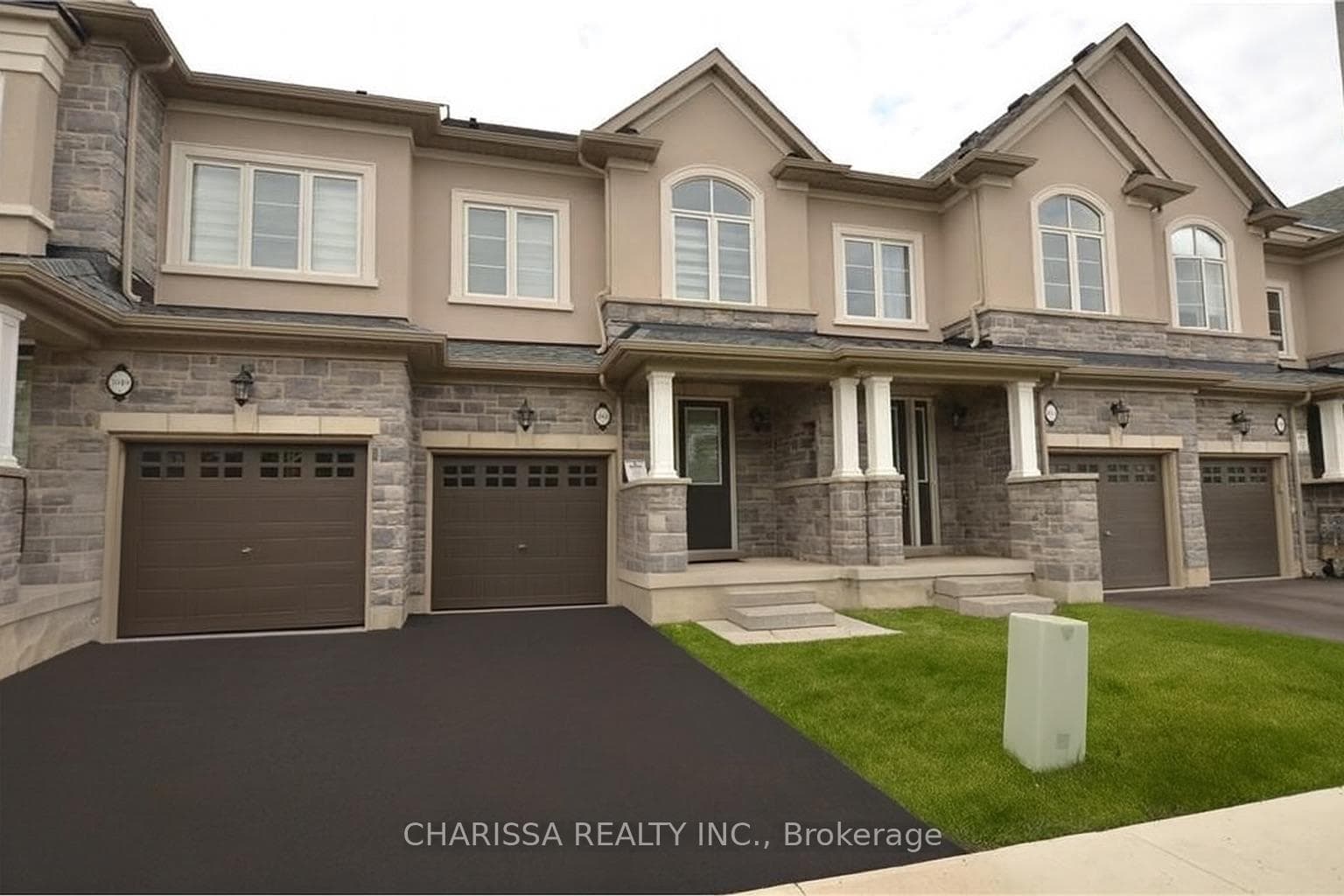 1051 Garner Road E, Hamilton, ON L9G 0G9