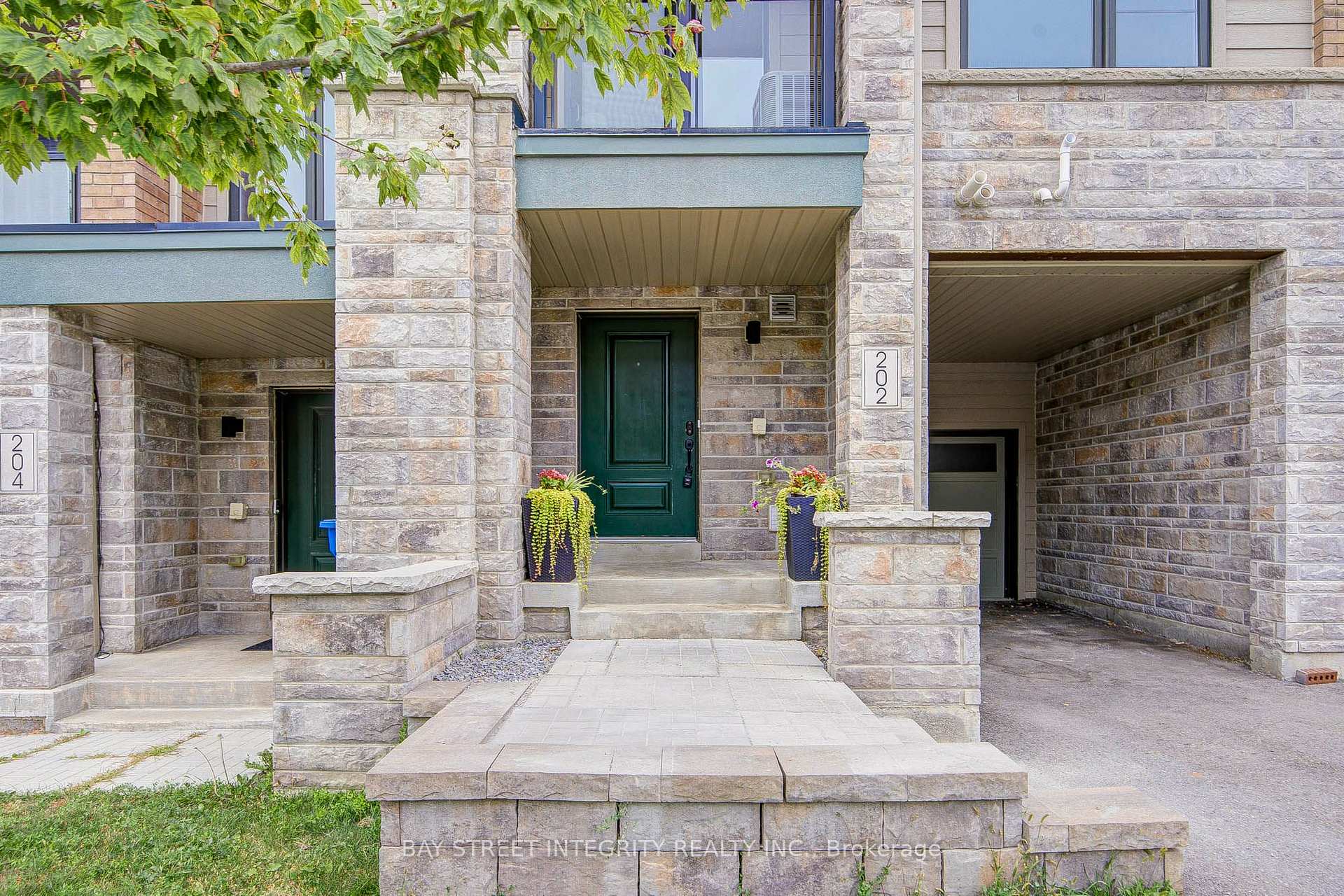 202 Vivant Street, Newmarket, ON L3X 0K7