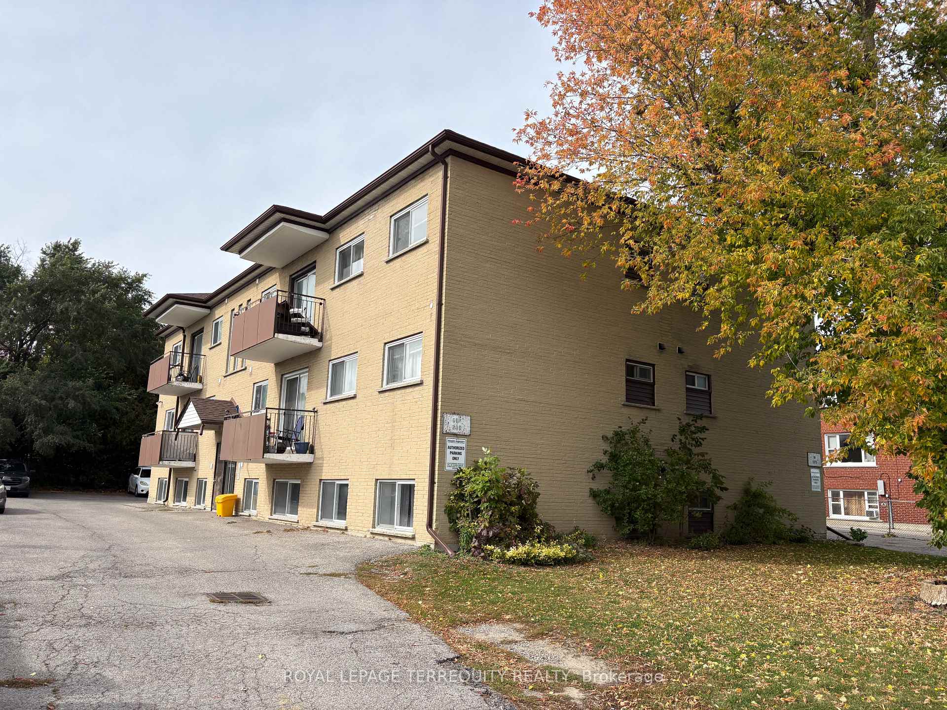 200 Park Road N 101, Oshawa, ON L1J 4L8