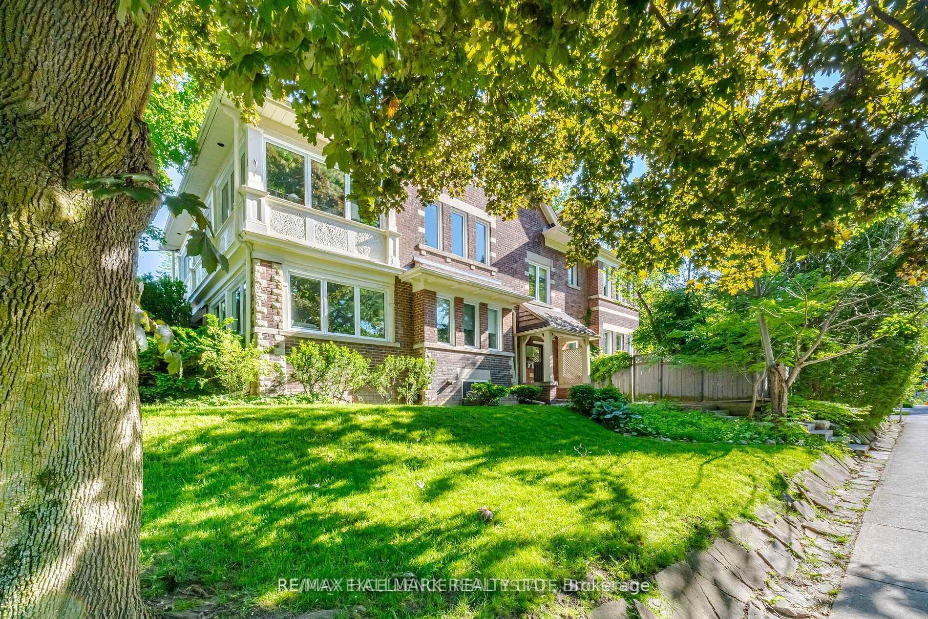 193 Heath Street W Lower, Toronto, ON M4V 1V3