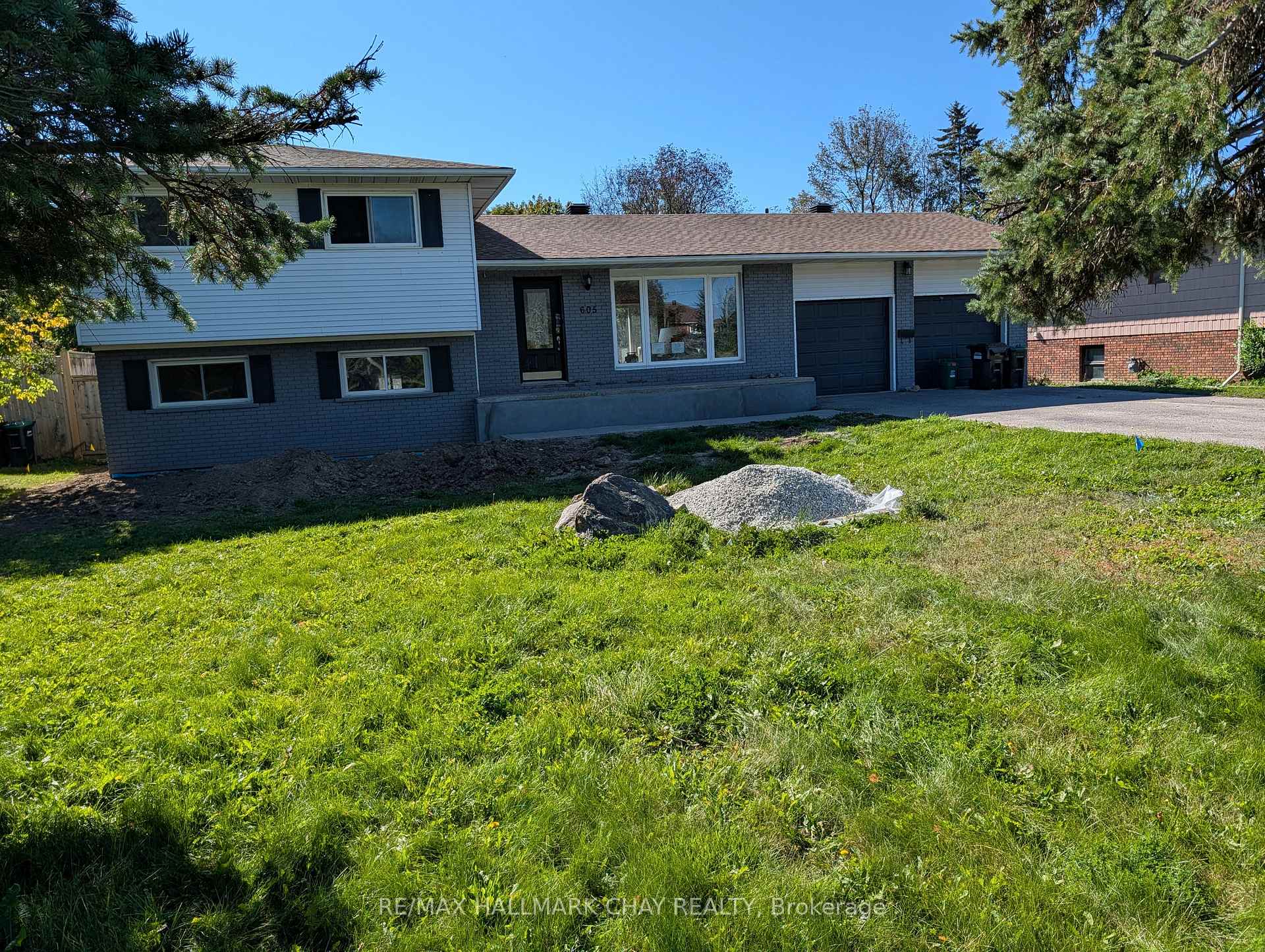 605 Big Bay Point Road, Barrie, ON L4N 3Z9