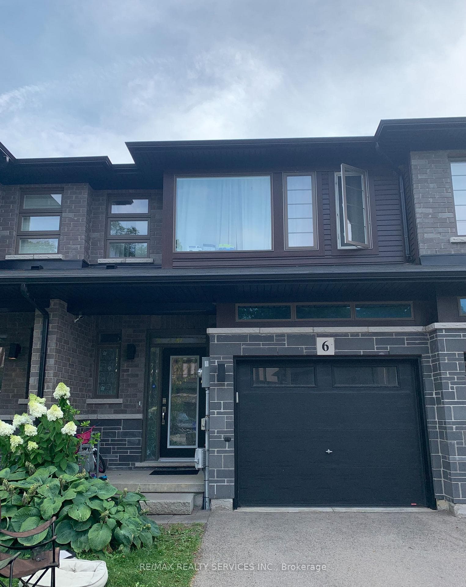 6 Shay Lane, Hamilton, ON L9G 3K9