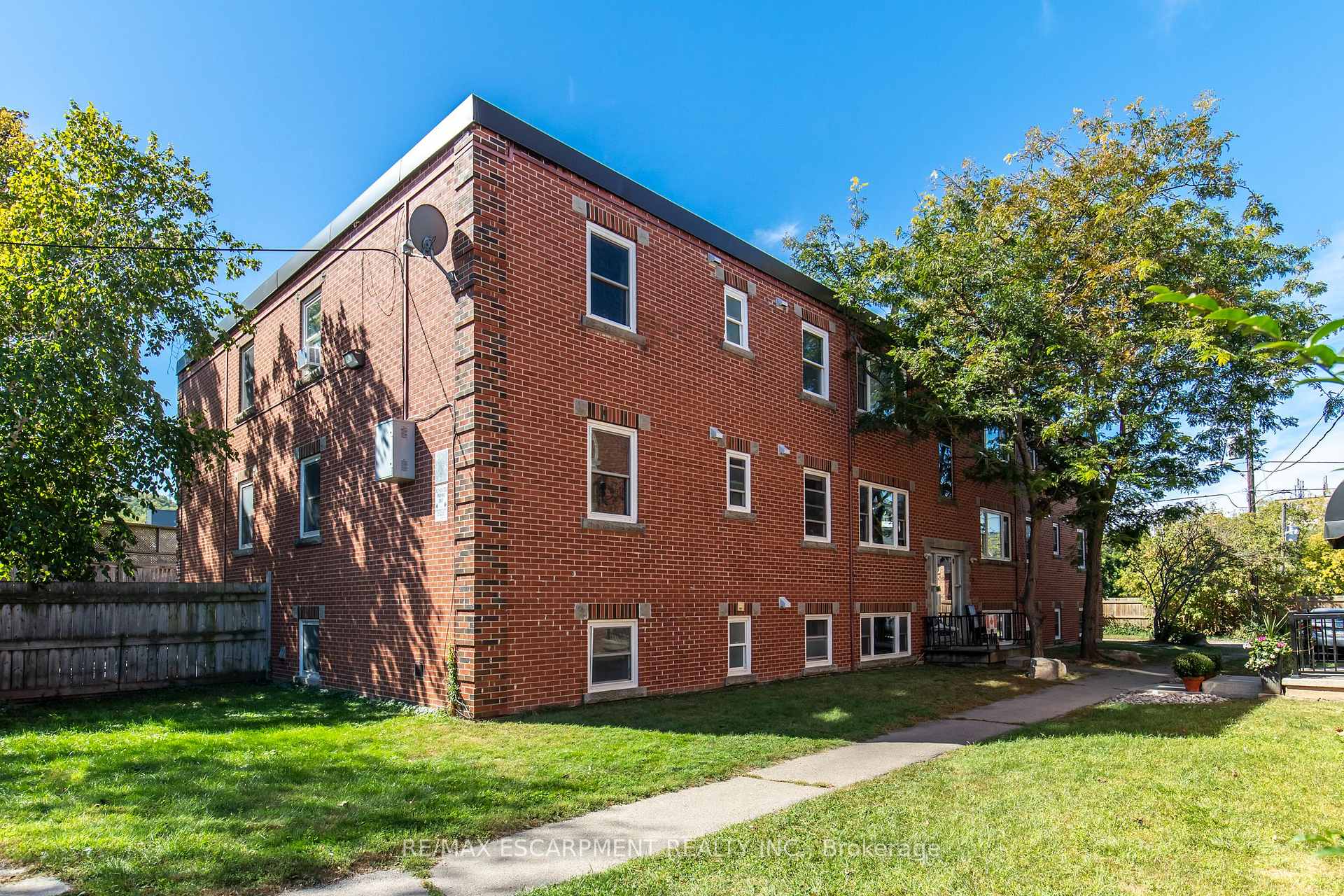 3 Applewood Avenue 1, Hamilton, ON L8G 3S4