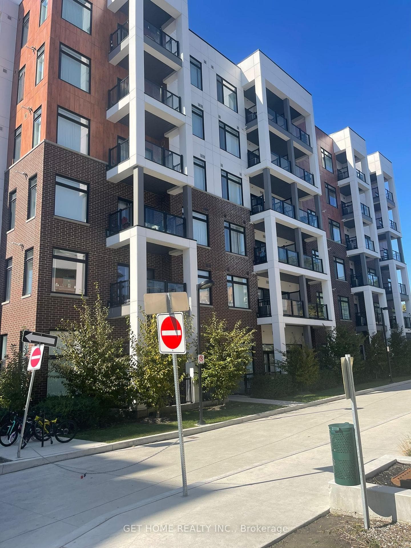 160 Canon Jackson Drive 202, Toronto, ON M6M 0B6