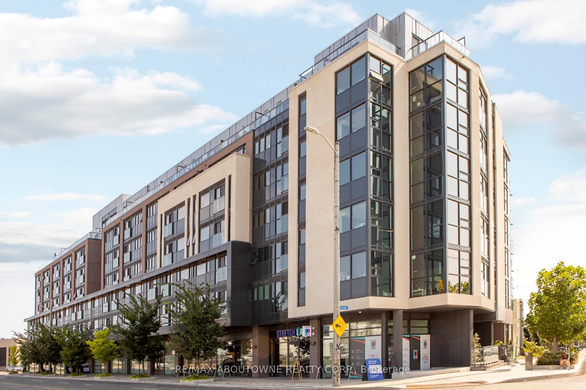 3385 Dundas Street W 611, Toronto, ON M6S 2S2