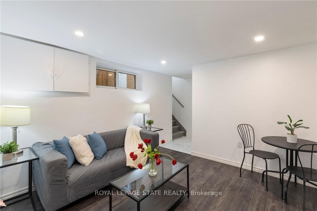 7 Purdy Crescent 2, Hamilton, ON L9A 3B4