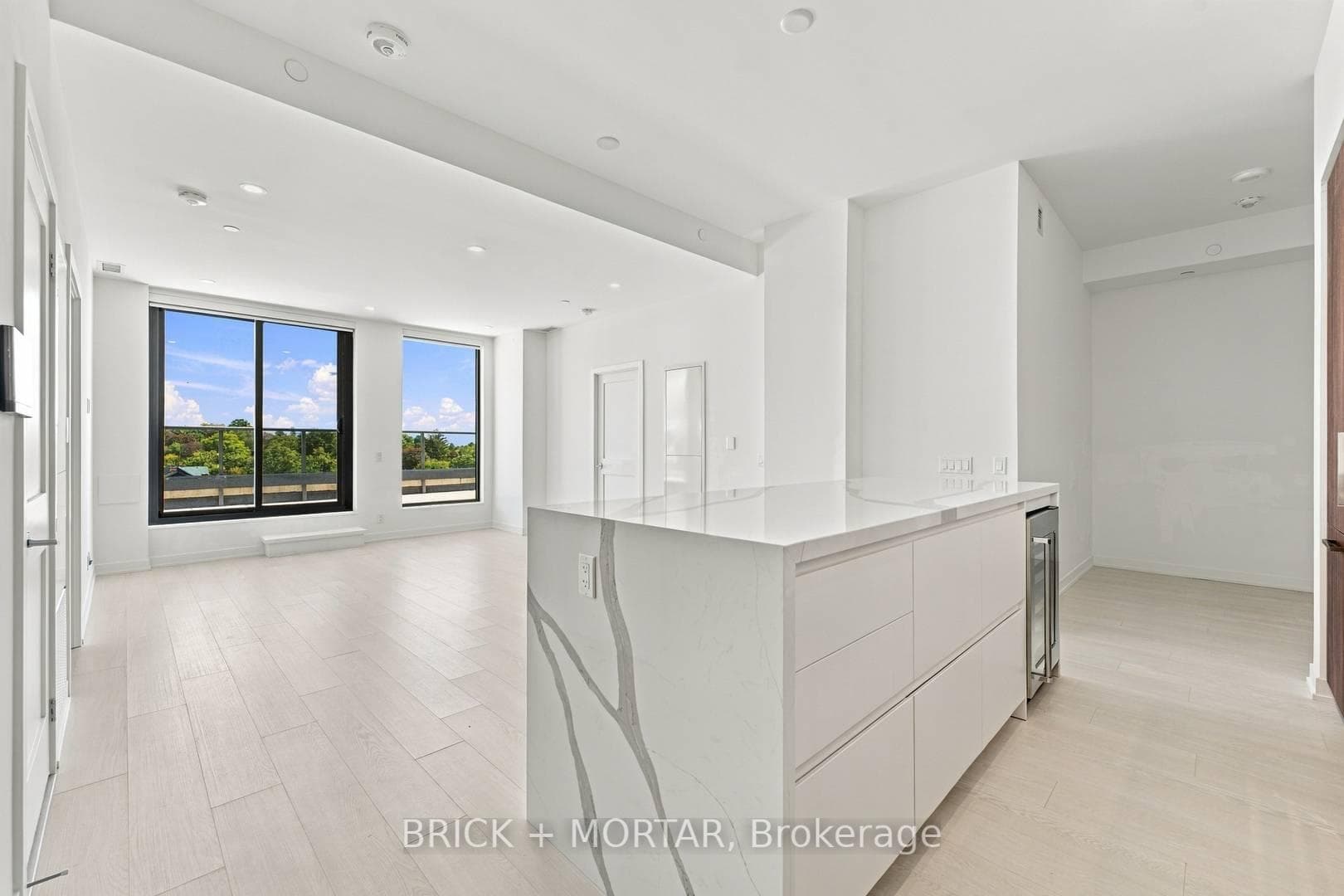 1 Hillsdale Avenue W 704, Toronto, ON M4S 0E5
