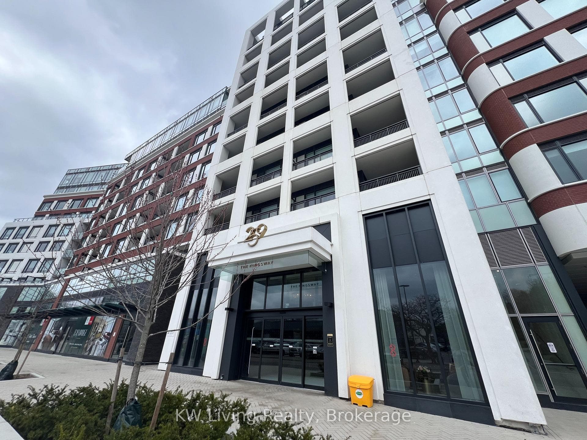 259 The Kingsway 430, Toronto, ON M9A 0G2