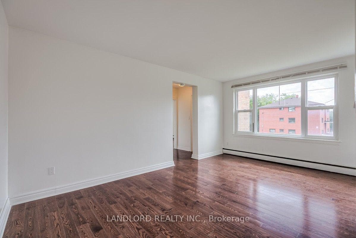 111 Craydon Road 204, Whitby, ON L1N 2B5