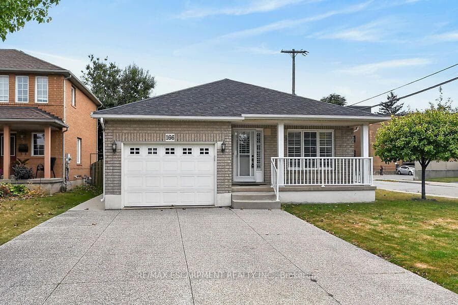 166 Toby Crescent, Hamilton, ON L8T 2P2