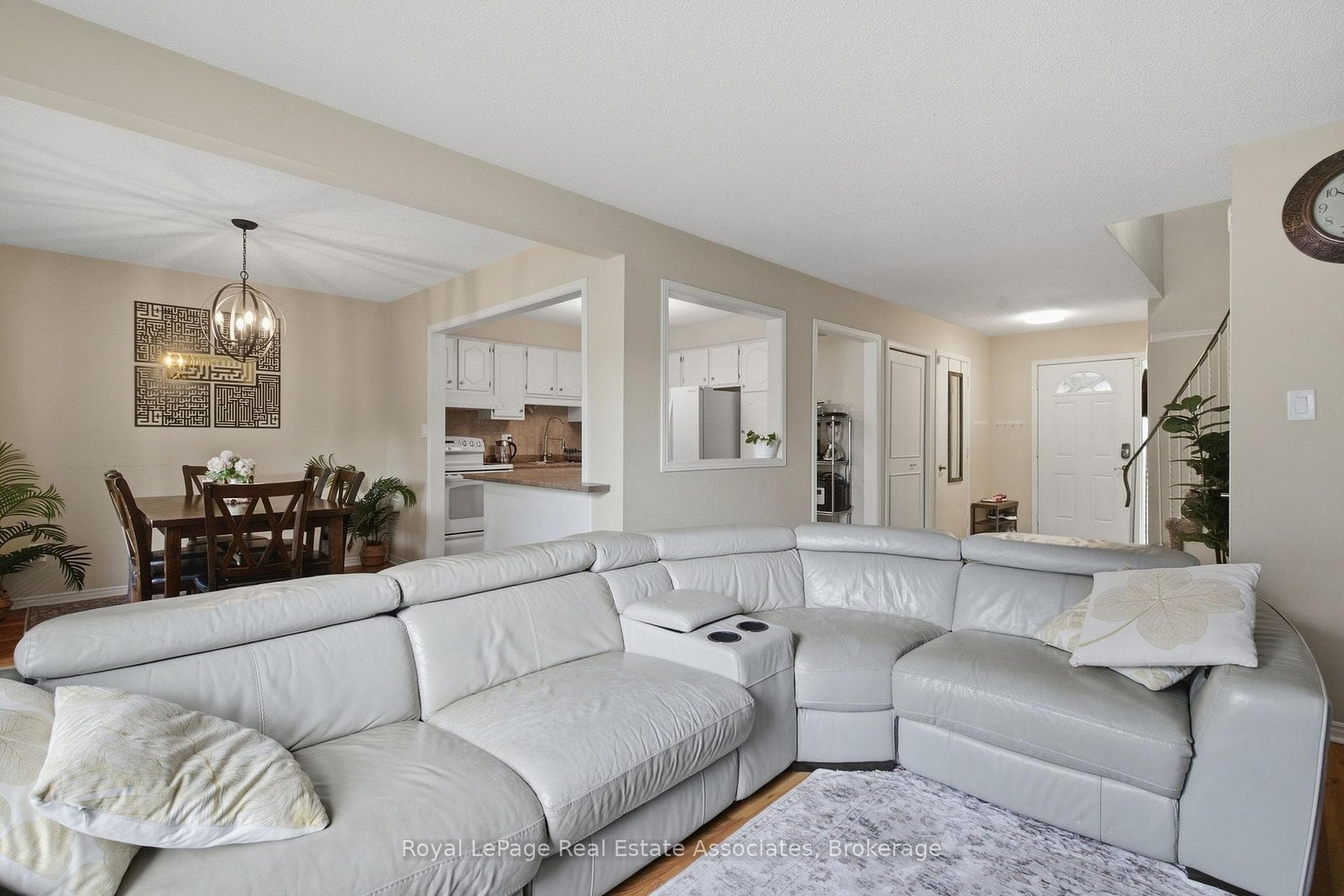1693 ATTAWANDARON Road, London North, ON N6G 3M7