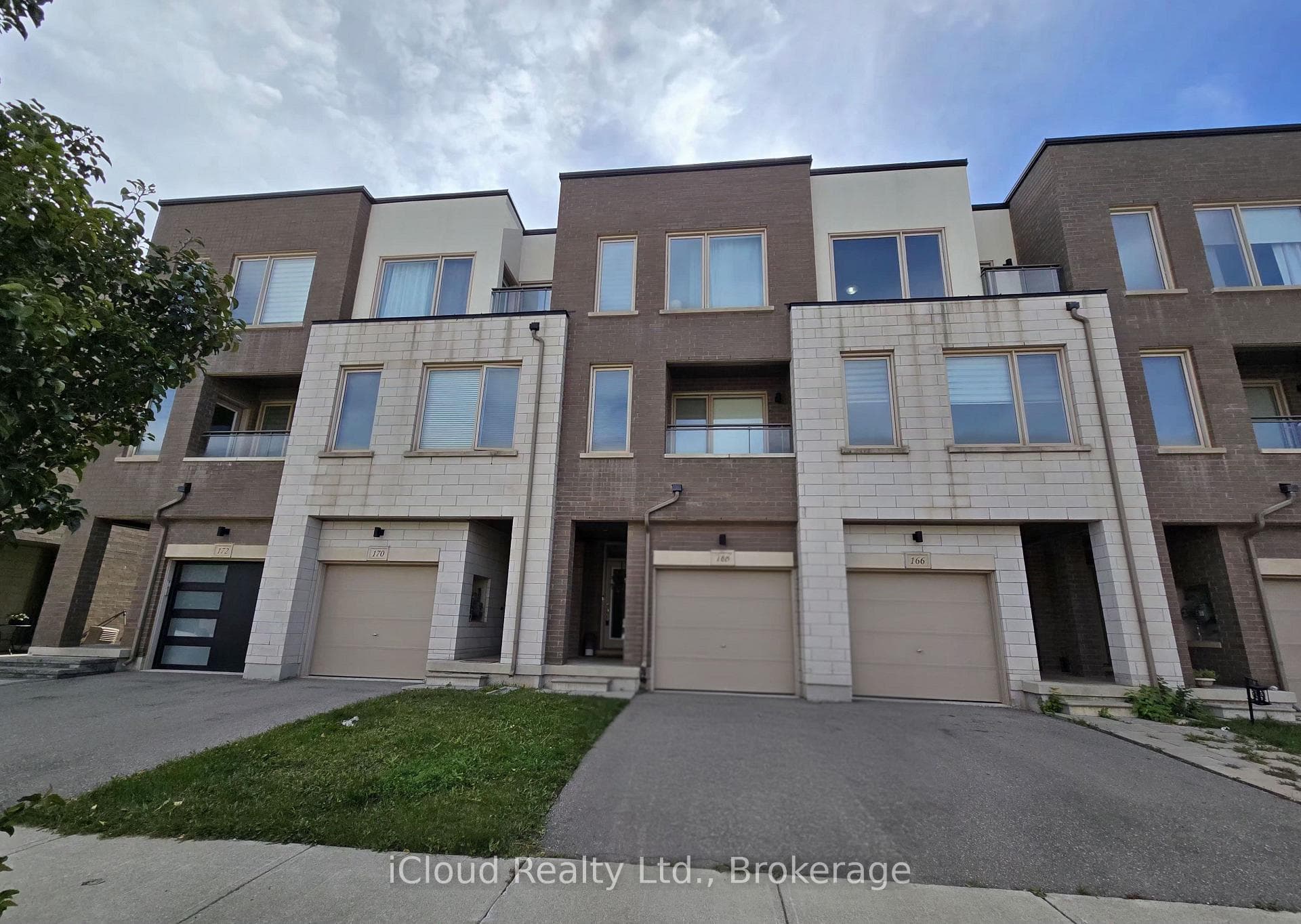168 Squire Crescent, Oakville, ON L6H 0L7