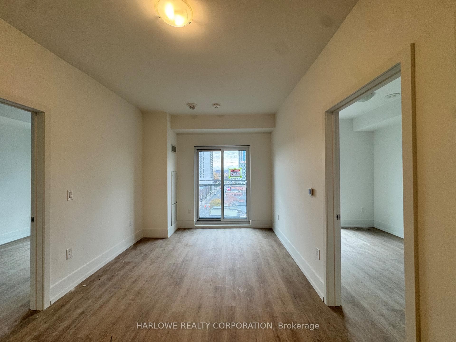 206 King Street W 902, Hamilton, ON L8P 1A5