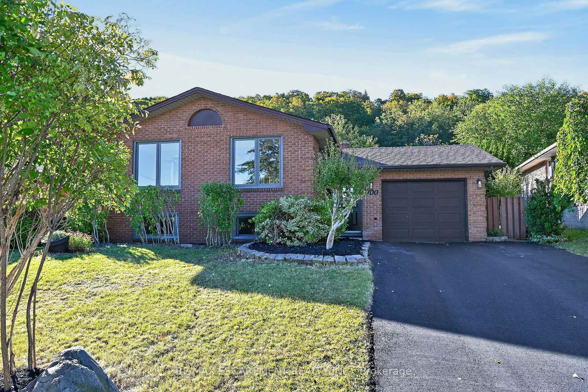 100 Marcella Crescent, Hamilton, ON L8K 6G1