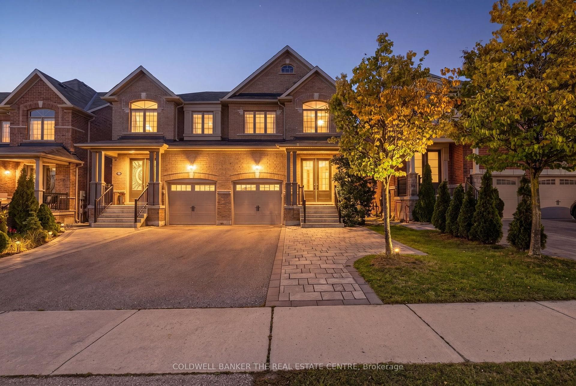 705 Yarfield Crescent, Newmarket, ON L3X 0H4