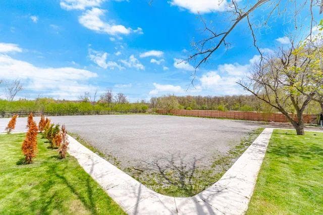 2483 Burnhamthorpe Road, Oakville, ON L6M 4H1