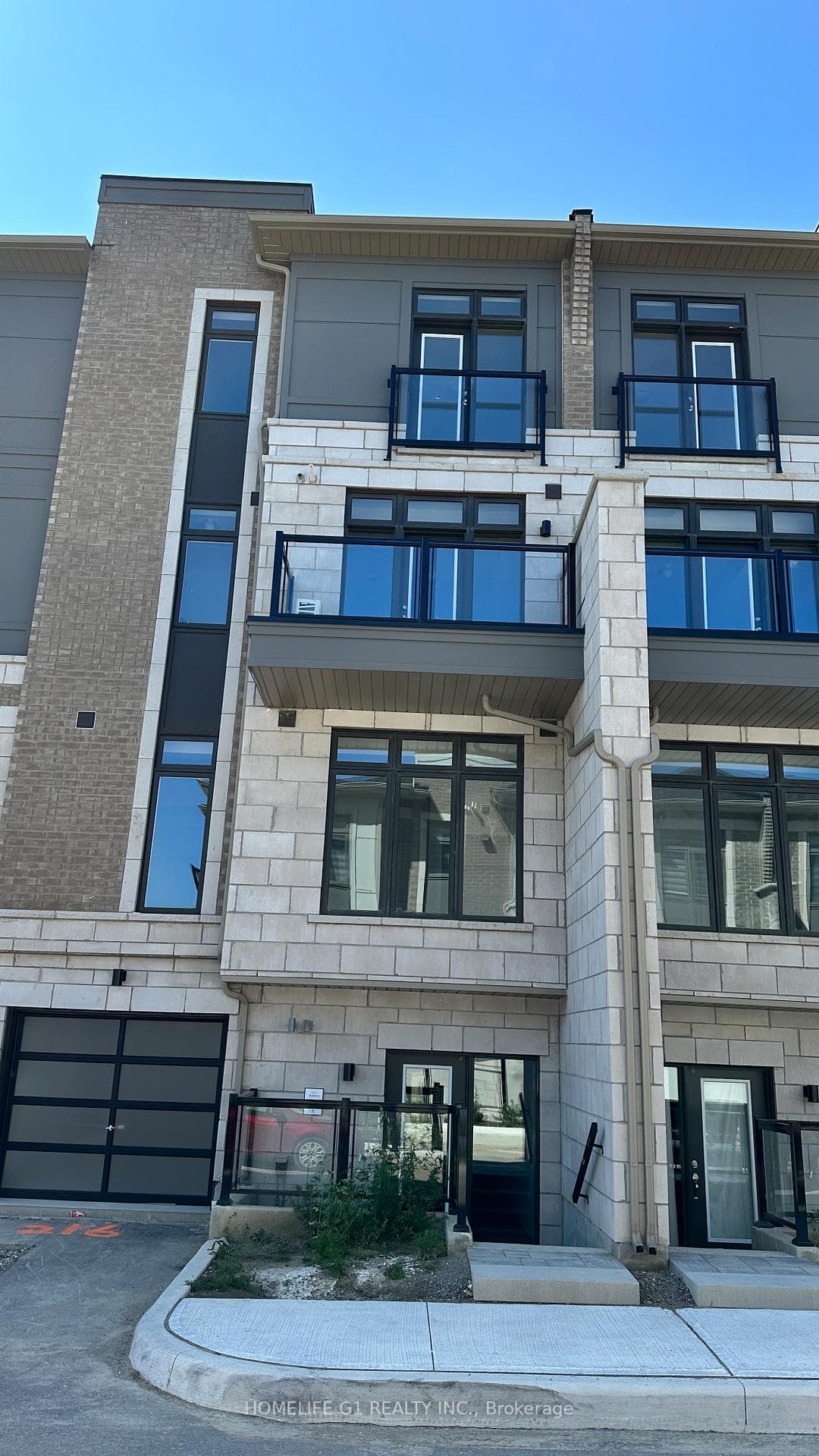 30 Halliford Place 213, Brampton, ON L6P 4R1