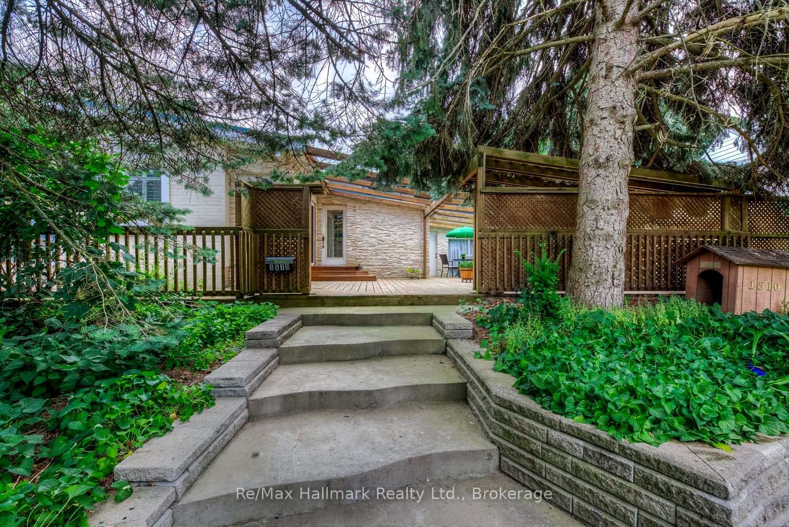 1510 Constance Drive, Oakville, ON L6J 2V2