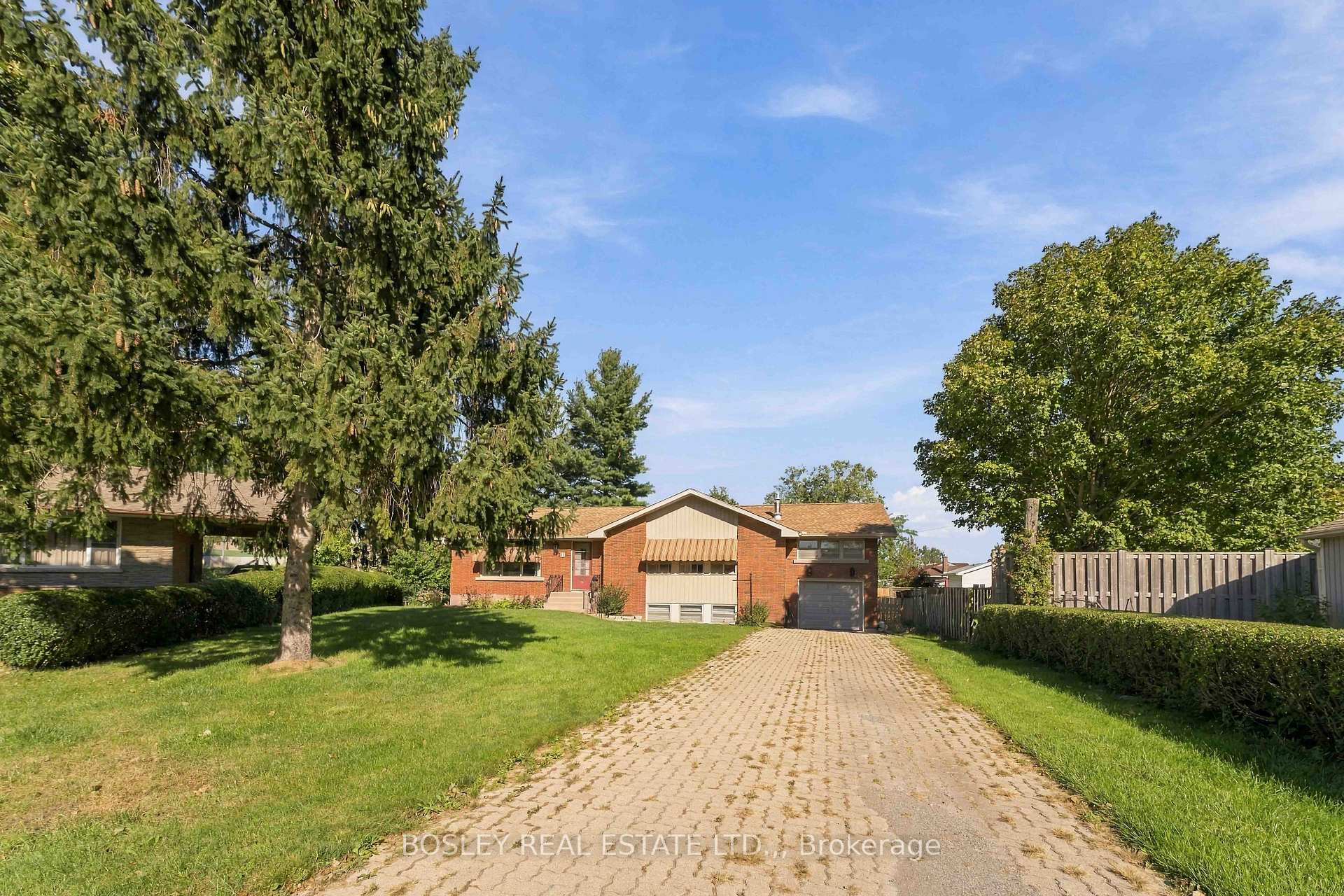 12 Glenhurst Circle, St. Catharines, ON L2T 1Z1
