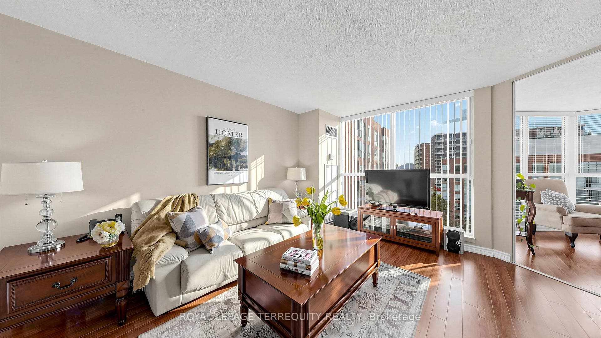 22 Southport Street 833, Toronto, ON M6S 4Y9