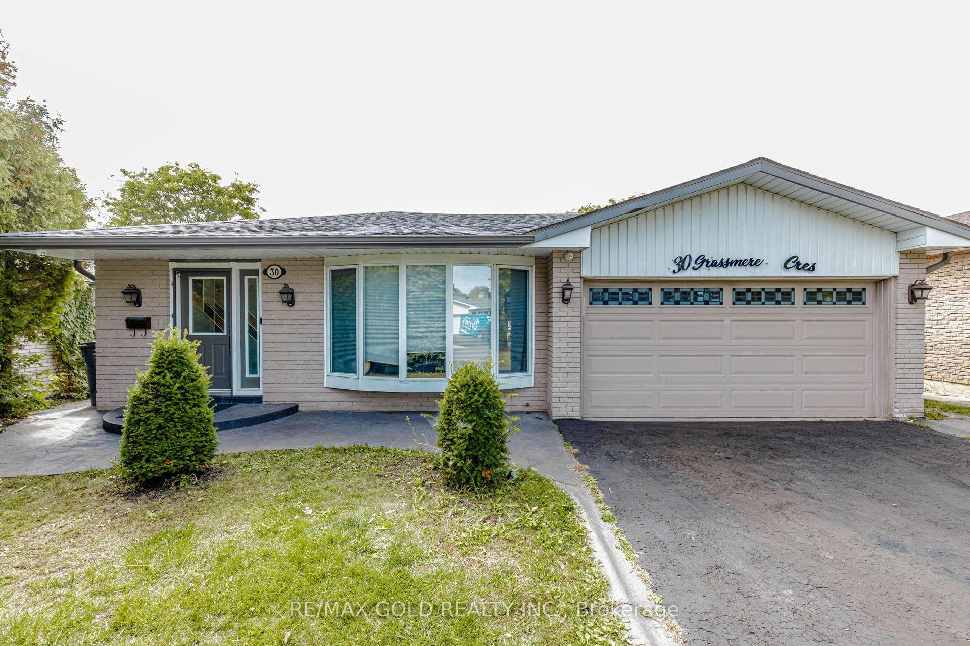 30 Grassmere Crescent, Brampton, ON L6S 1C8