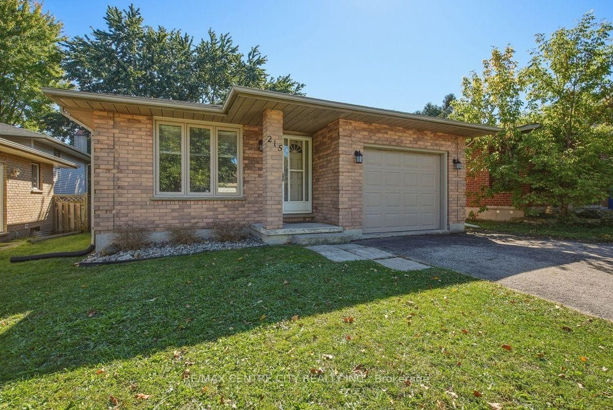 215 Walmer Grove, London North, ON N6G 4G8