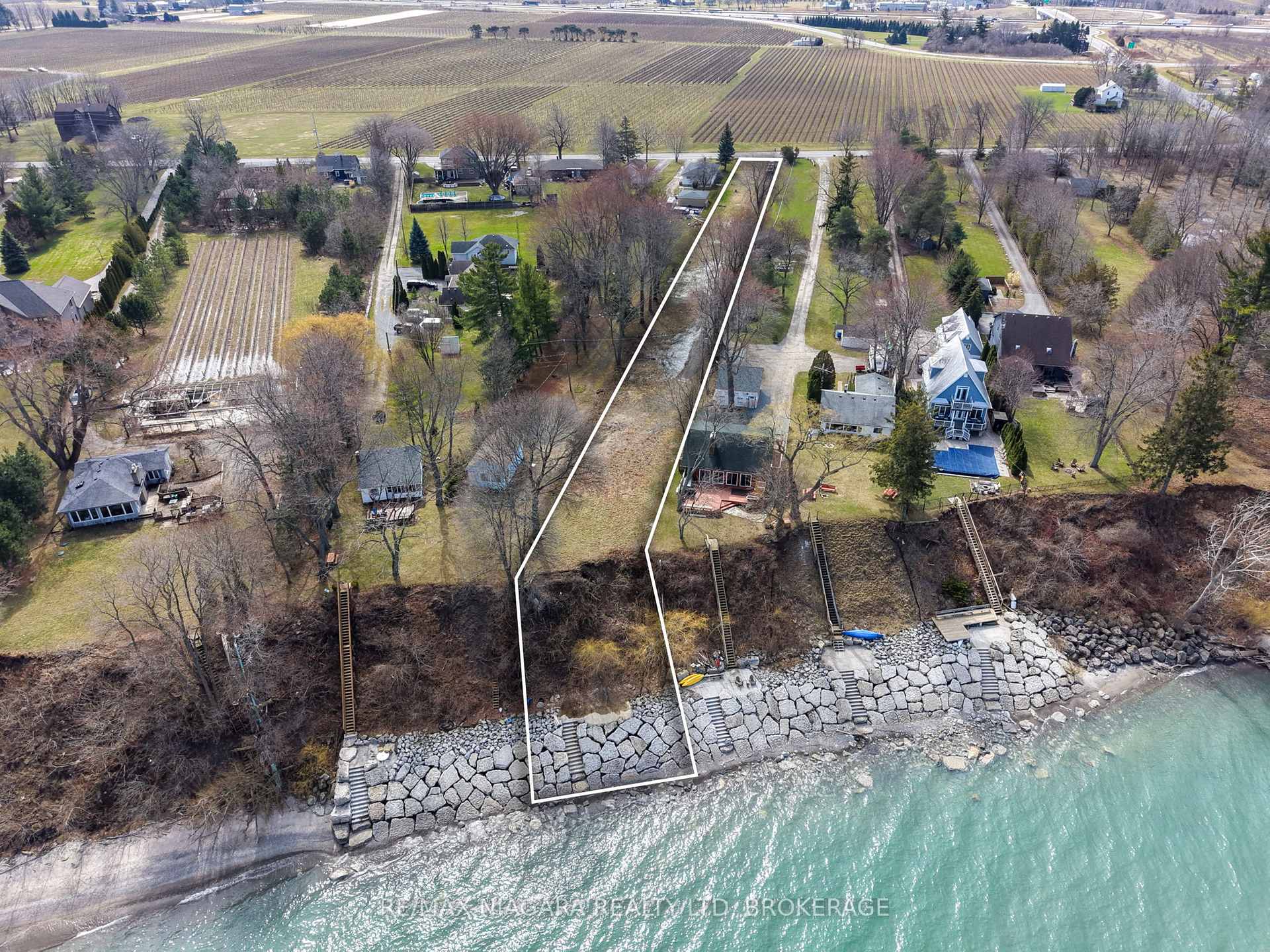 1204 LAKESHORE Road W, St. Catharines, ON L2R 6P9