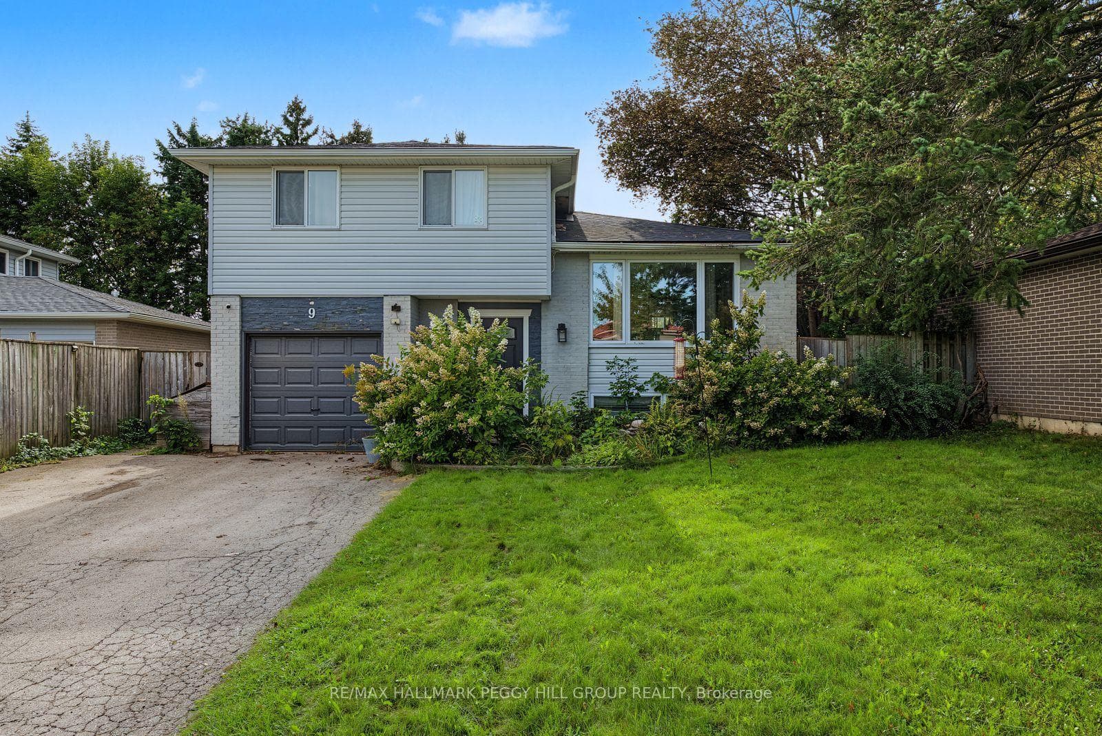 9 Baker Crescent Upper, Barrie, ON L4M 3J4