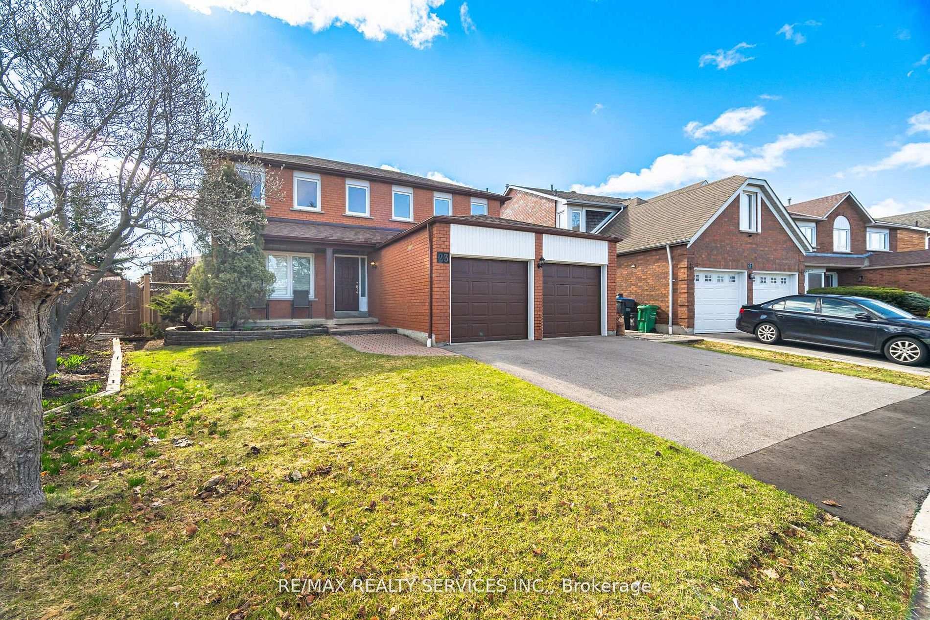 23 Newbury Crescent, Brampton, ON L6S 5M3